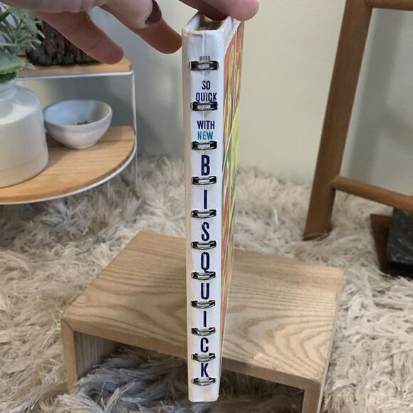 Vintage 1967 General Mills Betty
Crocker So Quick With New
Bisquick Recipe Book - Picture 5 of 17